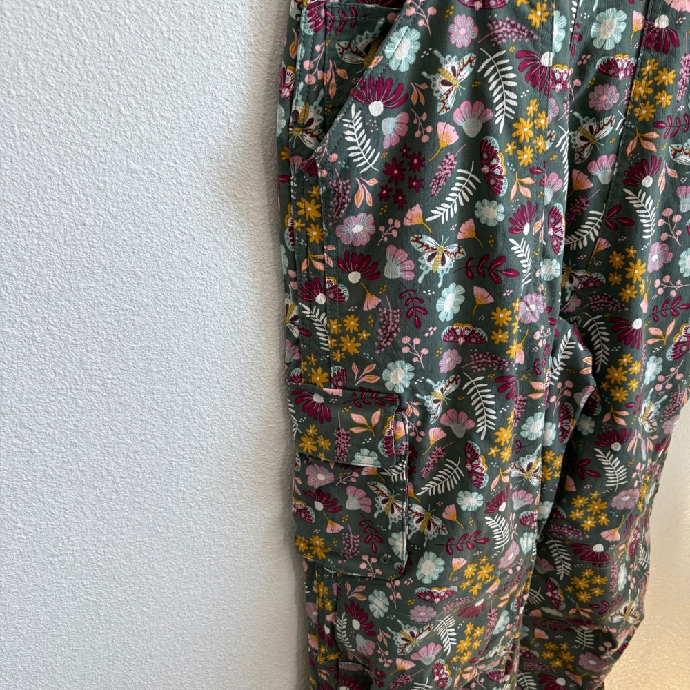 Duluth Trading Co Womens Heirloom Gardening Bib Overalls Floral Grey XS x 31 NWT - Picture 4 of 6